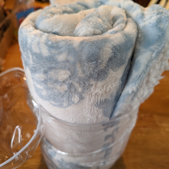 CIELO Velvet Berber Throw - Picture 3 of 7